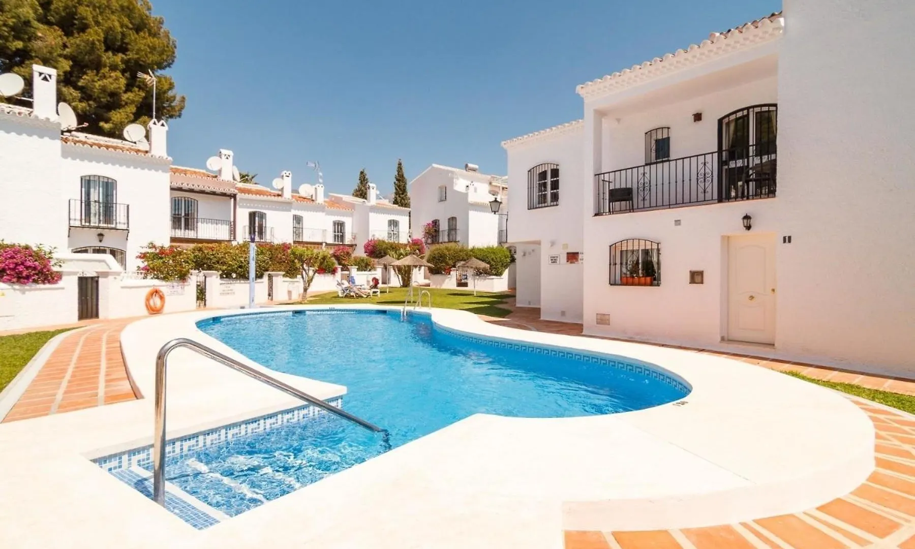 Ferienhaus Fuer 4 Personen Ca 90 Qm In Nerja, Andalusien Costa Del Sol contacts